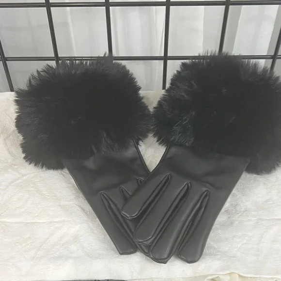Faux Fur/Leather SMART GLOVES - Picture 4 of 11